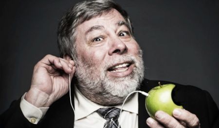 Steve Wozniak poses for a picture with an Apple impersonation.